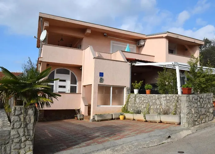 Luis Apartmán *